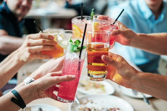 Beber alcohol: Lo bueno y lo malo para la salud